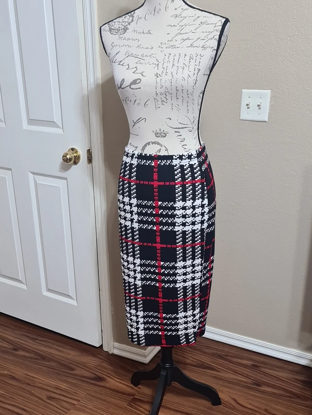 N/A sleek plaid